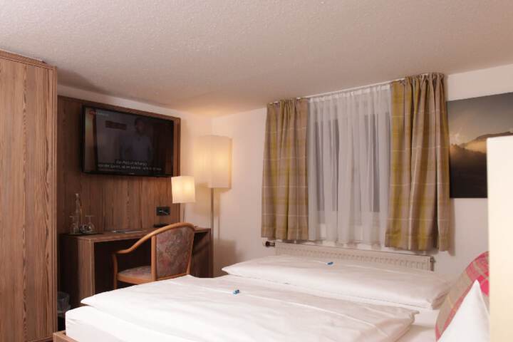Room 12 of 86