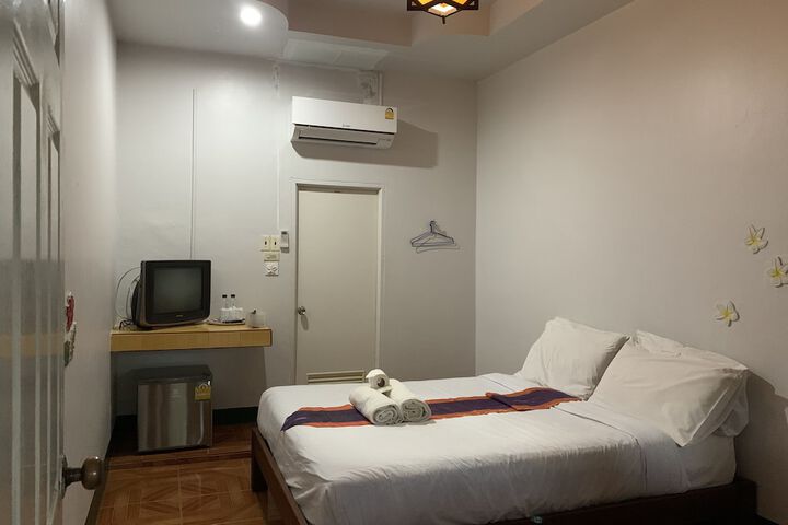 Room 27 of 79