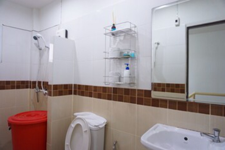 Room 5 of 50