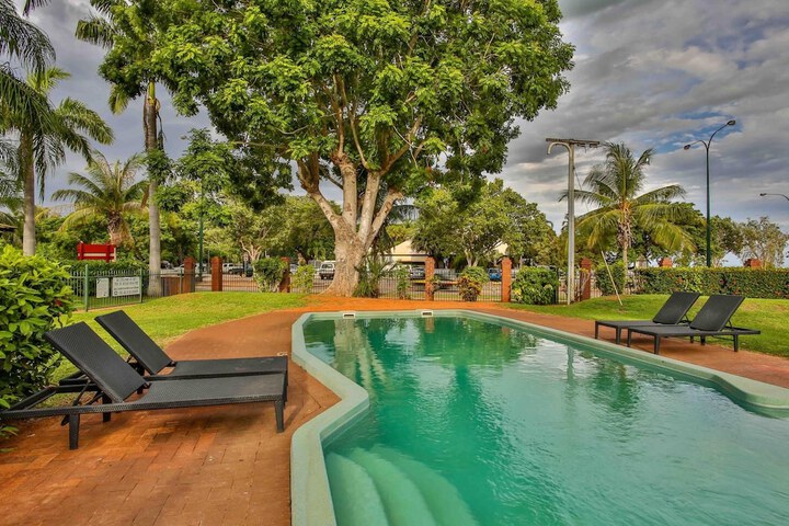 Pool Hotel