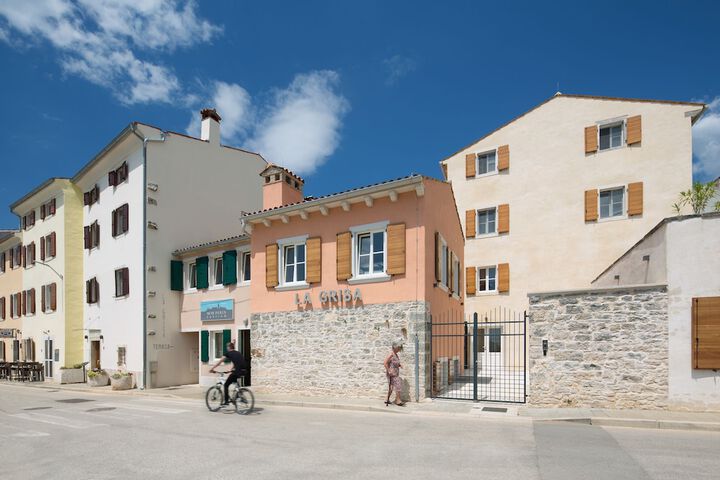 Hotel 56 of 61