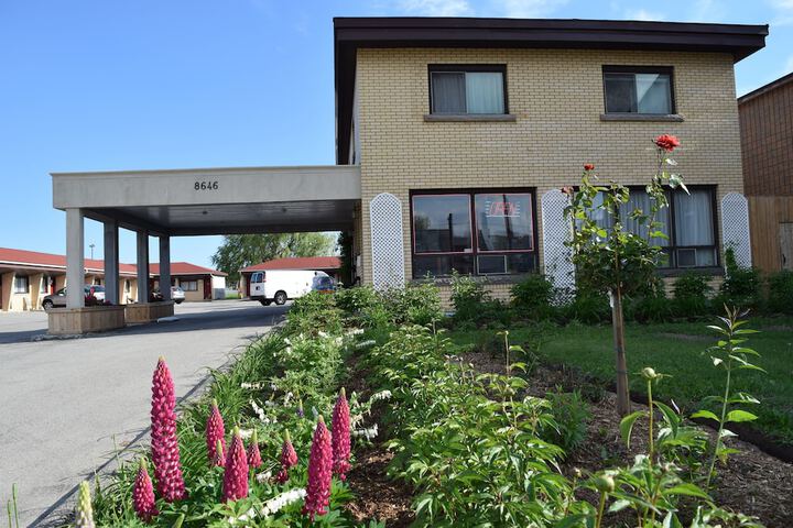 Hotel Exterior 36 of 42