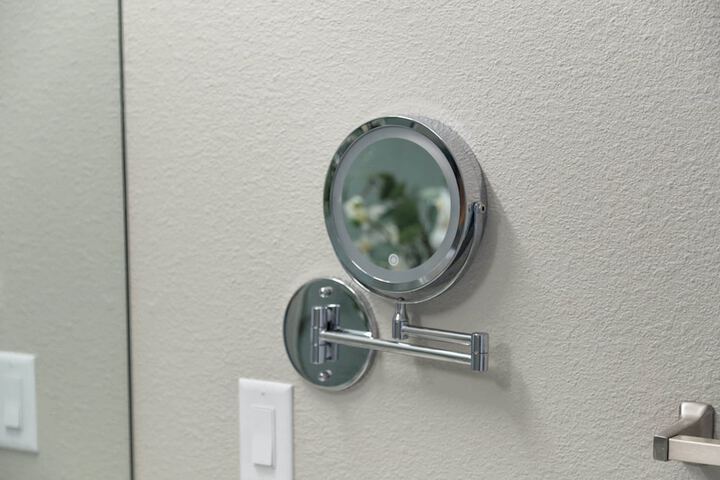 Room 32 of 42