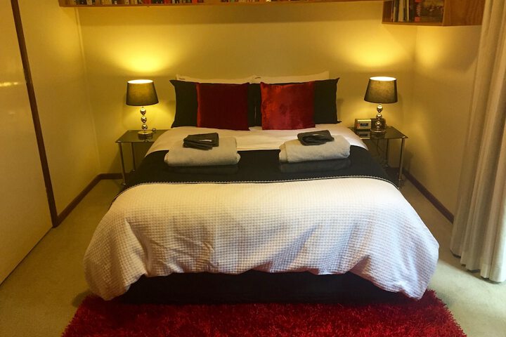 Room 8 of 9
