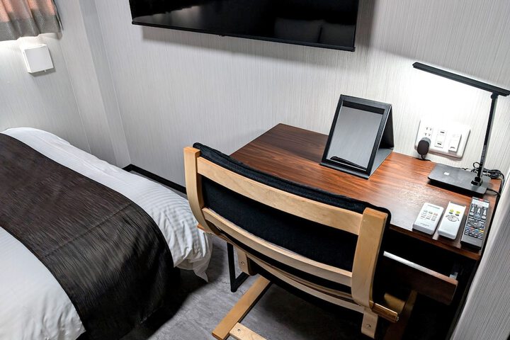 Room 2 of 15