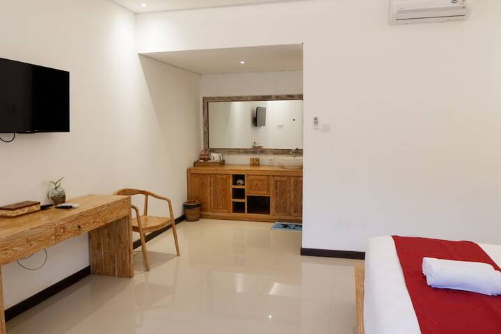Room 4 of 9