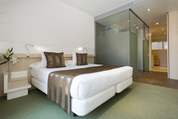 Room 14 of 32