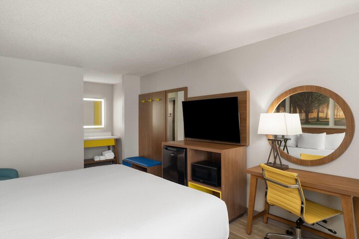 Room 15 of 33