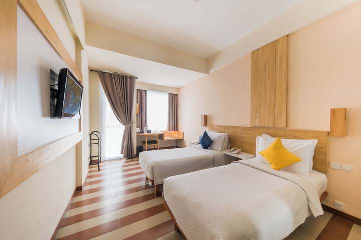 Room 32 of 168