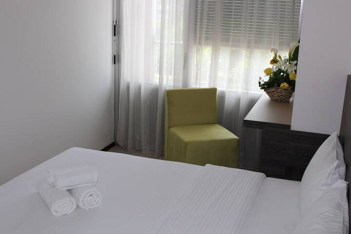 Room 6 of 63