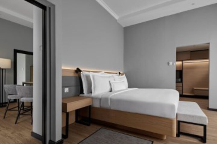 Room 7 of 48