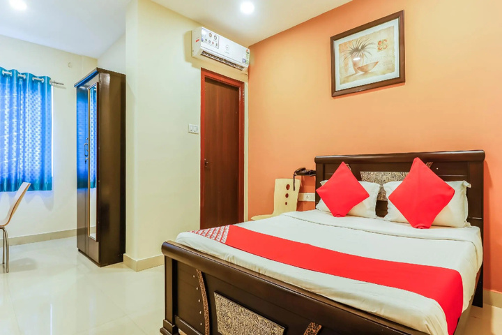 OYO 79326 Flagship Lingampally