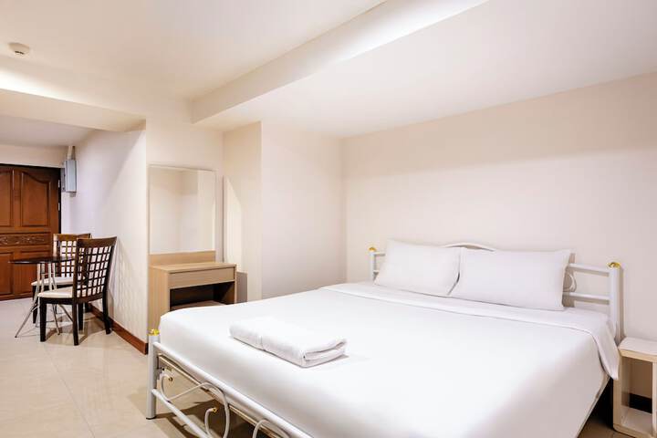 Room 3 of 63