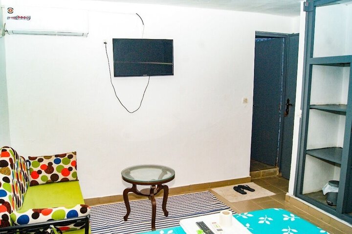 Room 9 of 13