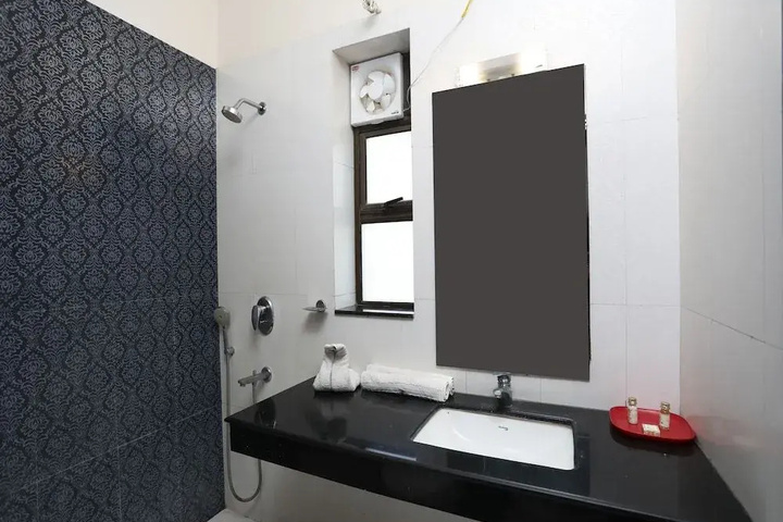Room 9 of 19