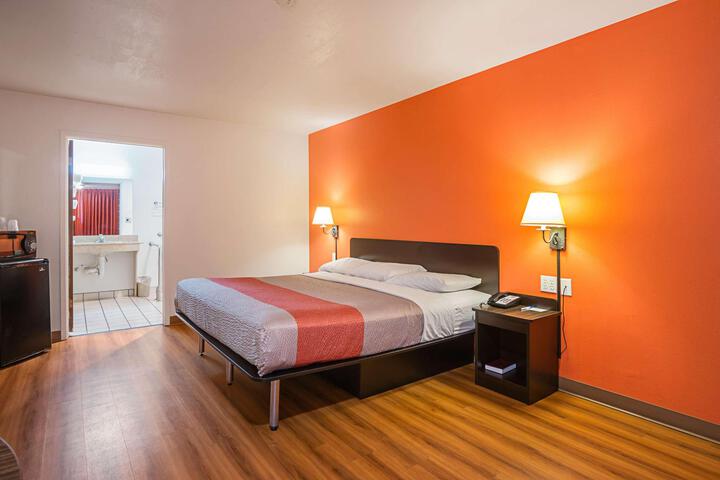 Room 14 of 39