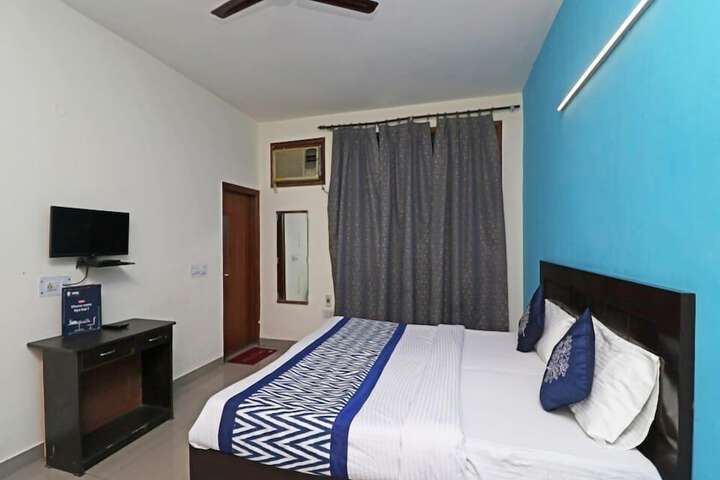 Room 9 of 31