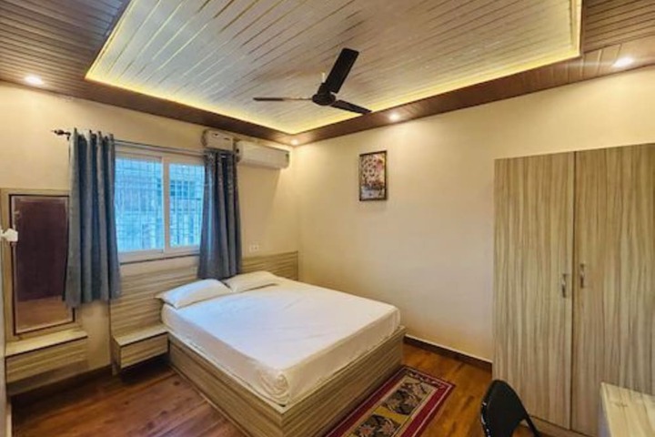 Room 3 of 10