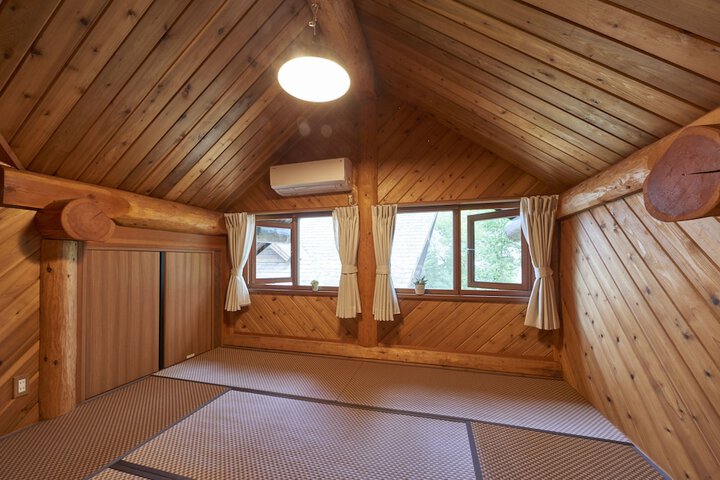 Room 5 of 16