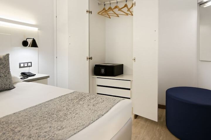 Room 3 of 71