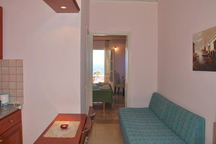 Room 28 of 69
