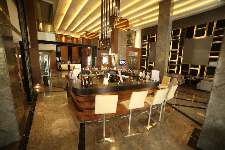 Lounge 26 of 34