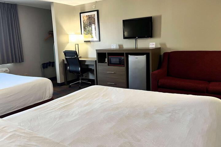2 Queen Beds (7 of 7)