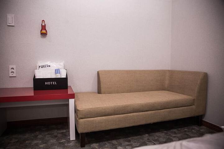 Room 14 of 21