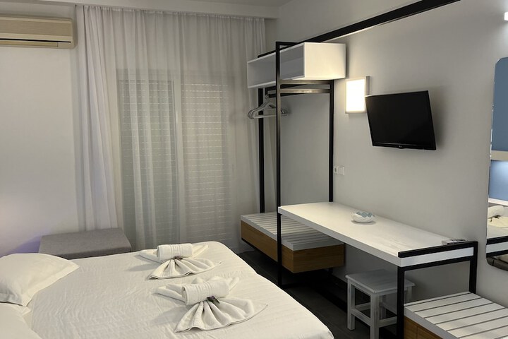 Room 65 of 172
