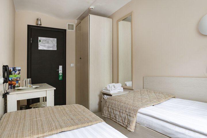 Room 4 of 68