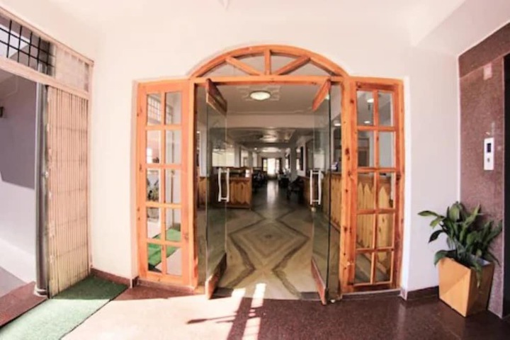Goroomgo Kalra Regency Shimla