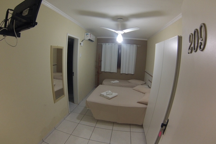 Room 4 of 8