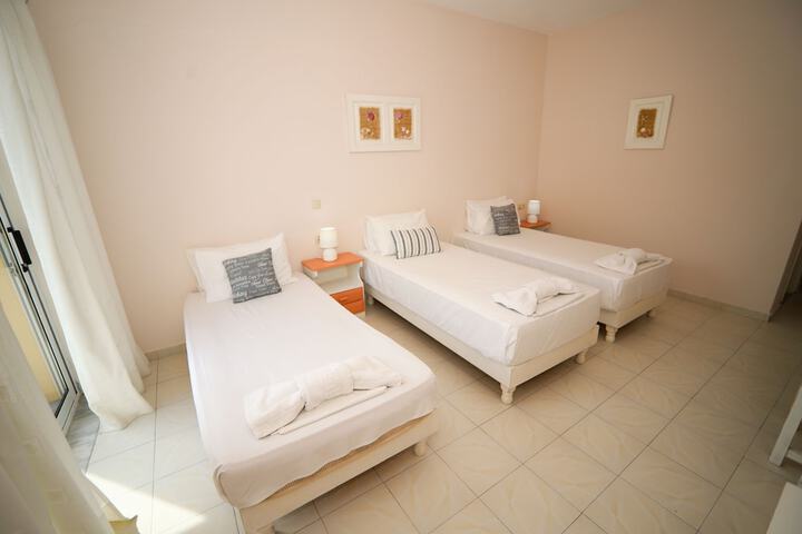 Room 8 of 37