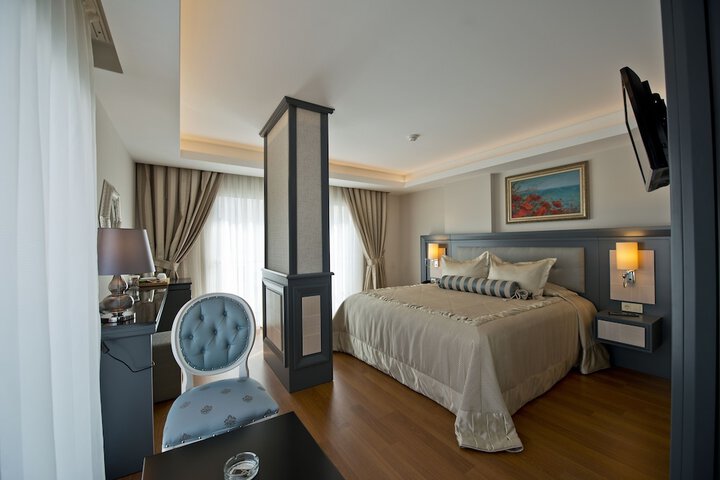 Room 27 of 61
