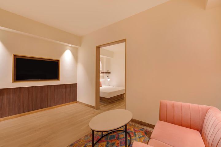 Room 13 of 34