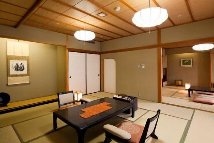 Room 10 of 20