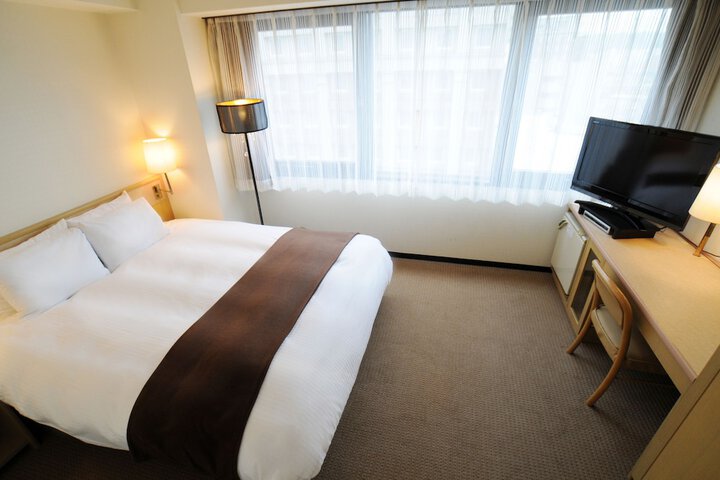 Room 7 of 33