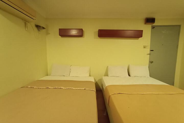 Room 21 of 40