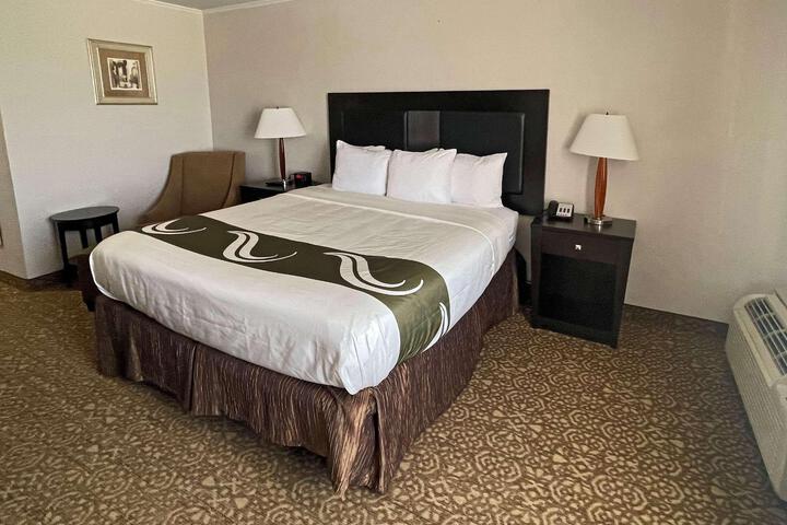 1 King Bed (6 of 6)