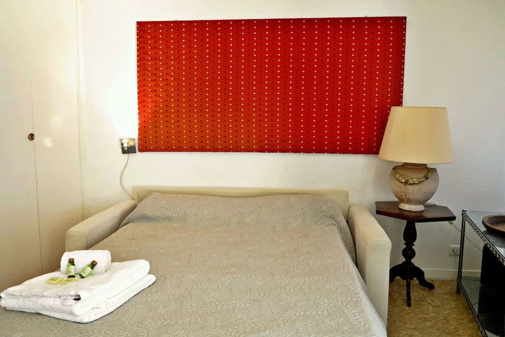 Room 6 of 13