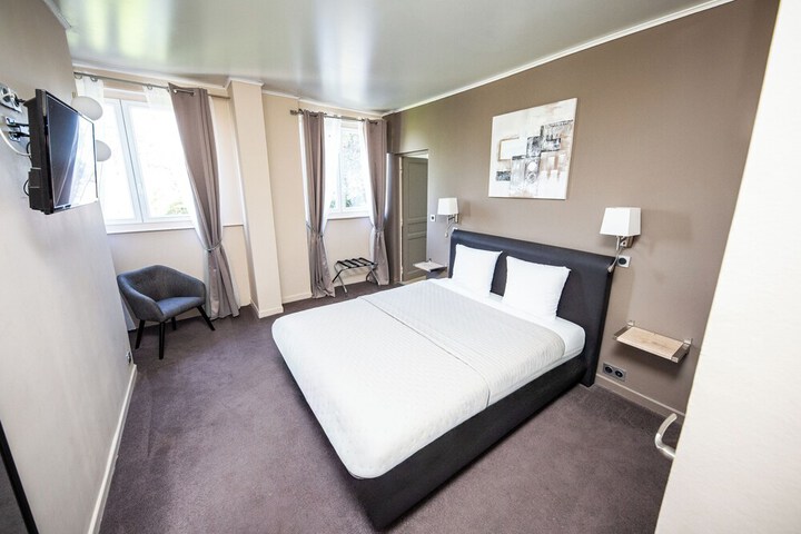 Room 14 of 30