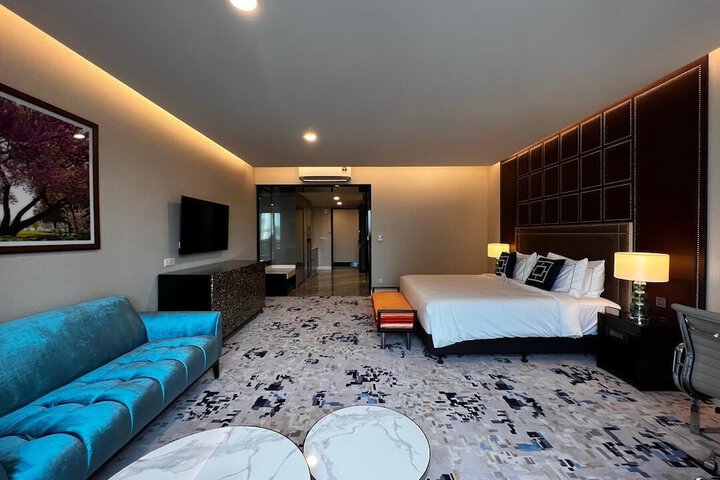 Room 16 of 60