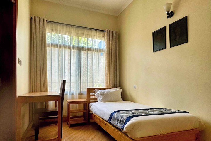 Room 8 of 33