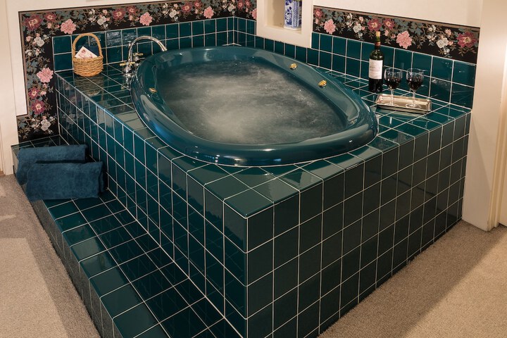 Jetted tub