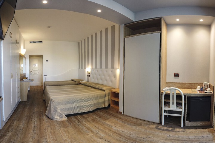 Room 11 of 78