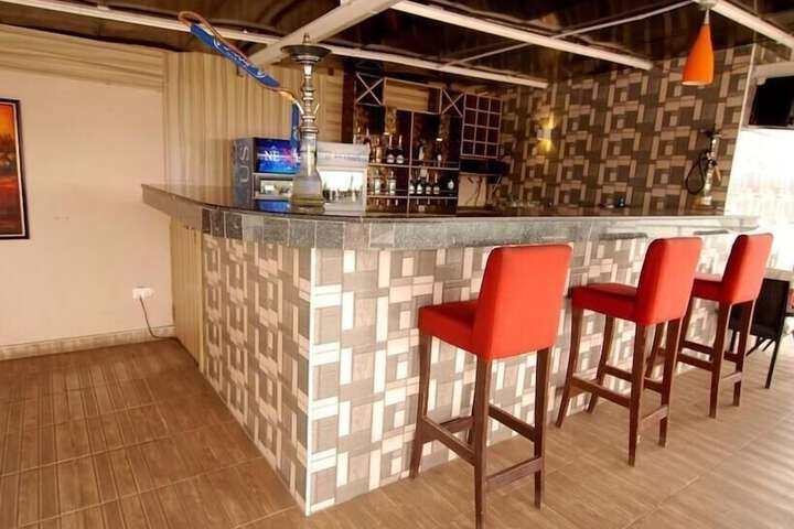 Lounge 41 of 48