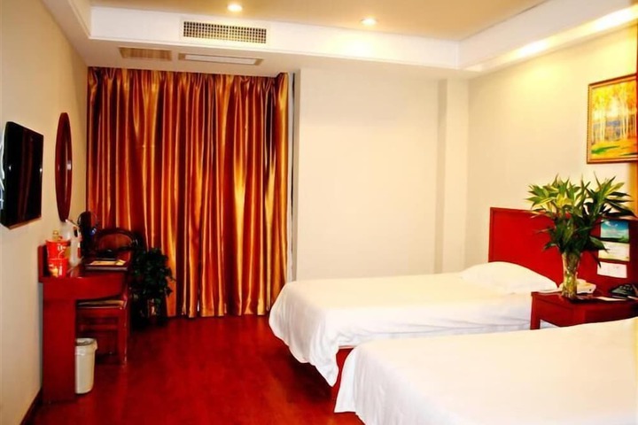 Room 10 of 19