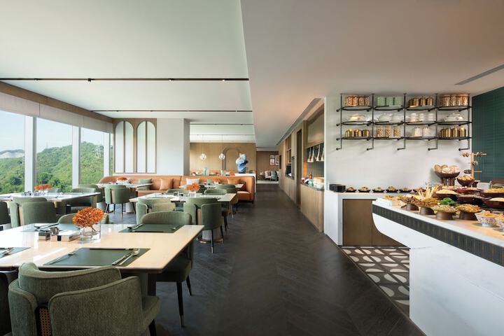 Lounge 66 of 75