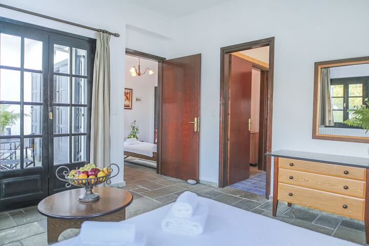 Room 15 of 34