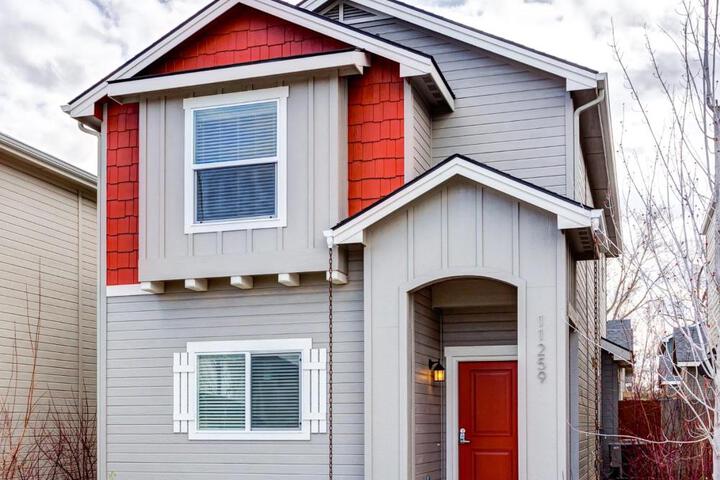 Exterior of 11259 Arch